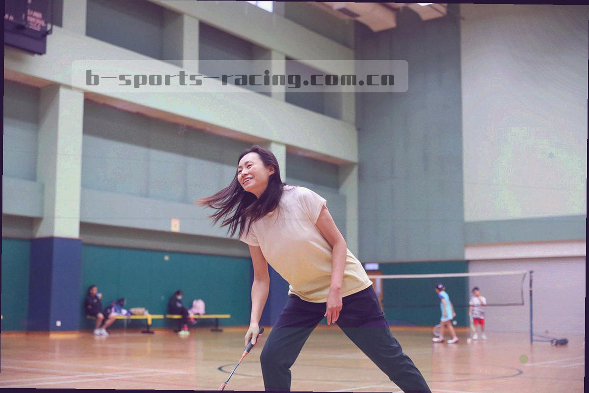 多枚抽象几何球队徽章沿斜线排列的图形画面，不含任何真实俱乐部标识